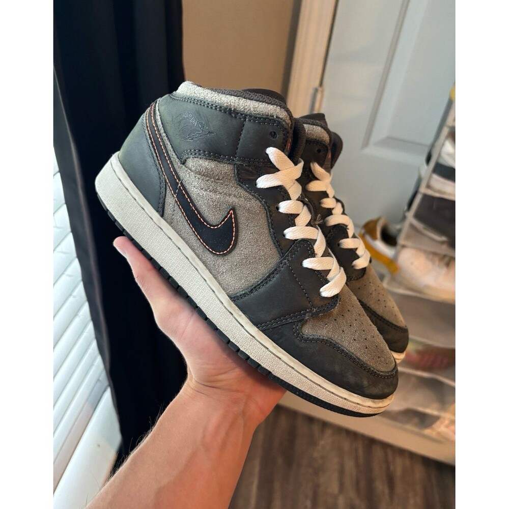 Air Jordan 1 Mid SE Night Stadium Size Women’s 7
